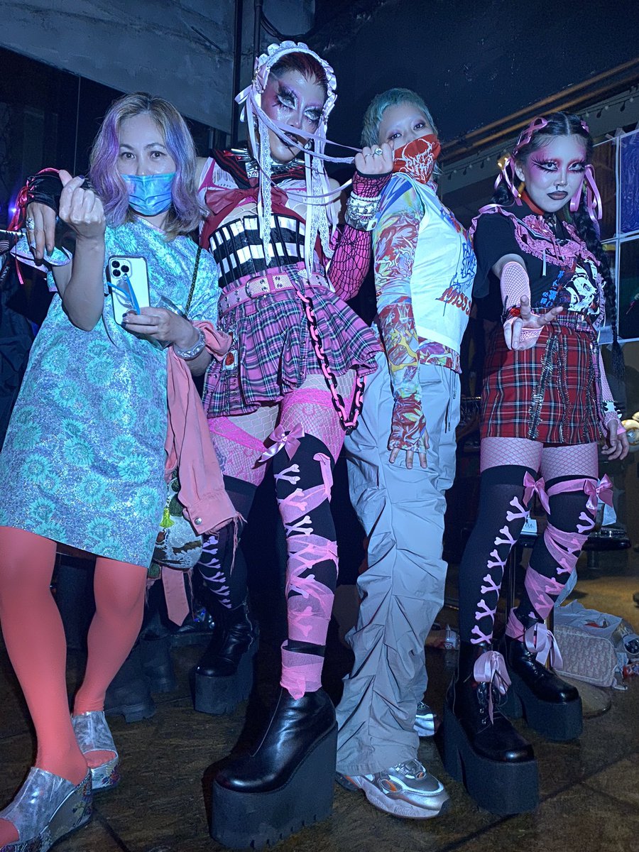 RK_interact's tweet image. Savage Gals