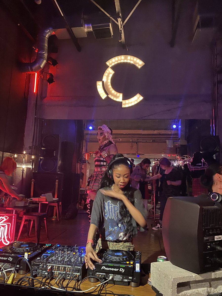 RK_interact's tweet image. Savage Gals