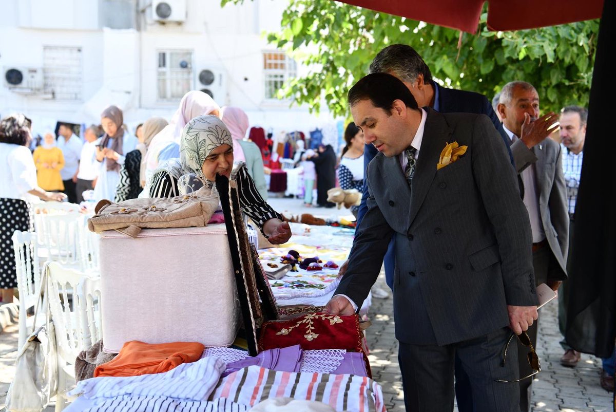 bismilbelediye's tweet photo. # Hayat Öğrendikçe Güzel #
 
Bismil Kaymakamı/Belediye Başkan V. Enver Hakan Zengince;

👩‍🎨🥻01-07 Haziran Hayat Boyu Öğrenme Haftası kapsamında;

📌 Büyükşehir Belediyesi ek binası bahçesinde  düzenlenen etkinliğe  katıldı. https://t.co/wa51FYrWJY
