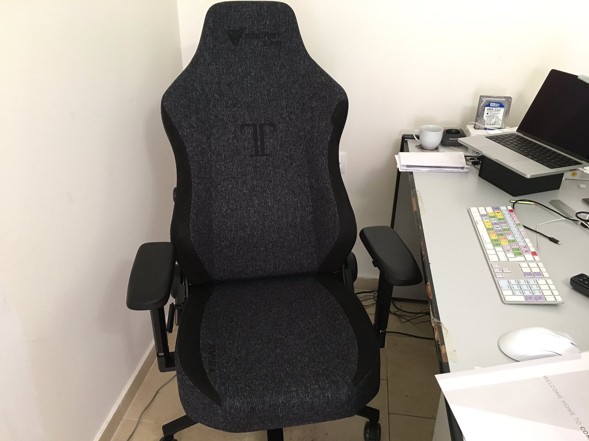mac_experts's tweet image. So happy with my new Secretlab Titan chair! The best I have ever had. Next goal is to get the Magnus table. #secretlab