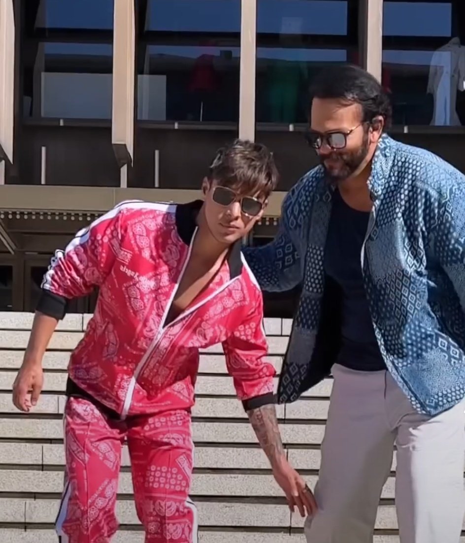 annaesthetic3's tweet photo. This explains "How far he has come in his journey but still is humble towards his mentors"
God Bless ππ§Ώβ₯οΈβ¨
#PratikSehajpal #PratikInKKK12 #PratikFam #RohitShetty #PraHit #KKK12 https://t.co/PPjEaV61Hm