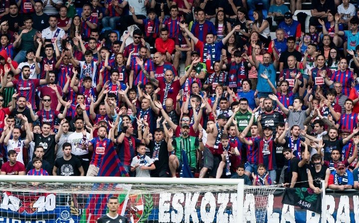Los técnicos se van, los jugadores pasarán, la hintxada quedará y NUNCA TE VA ABANDONAR...Mucho ánimo a toda la afición eibarzale. Cabeza alta y muy orgullosos de todos vosotros. Ahora más que nunca, goazen Eibarpool!
¡VOLVEREMOS!
