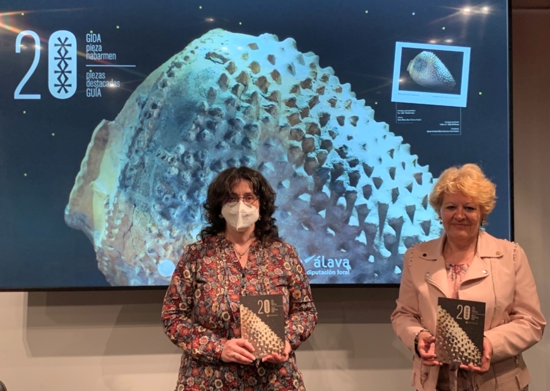 ¡El Museo de Arqueología BIBAT presenta una guía con sus 20 piezas más destacadas!🏺​

En la presentación ha estado <a href="/AdelvalDFA/">Ana del Val</a>, diputada de Cultura y Deporte.

¿Quieres saber cuáles son las piezas?😏​
🔗​labur.eus/1Oeuk 
#Araba #Álava #Gasteiz #VitoriaGasteiz #Cultura