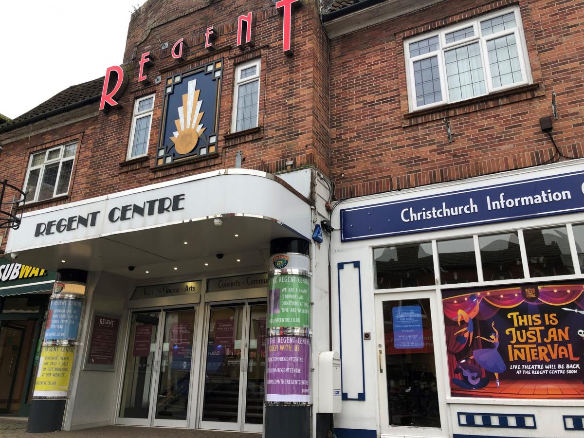 DarrenSladeCopy's tweet photo. Martin Clunes and Sarah Miles will be among the guests when @TalkingPicsTV comes to @regentcentre next month.
I had a great chat with some of the family behind Talking Pictures. More of that in a story soon about the channel's success.
https://t.co/js05PJdpXp https://t.co/W3uRBLNCc1