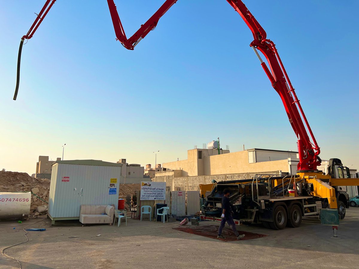 EngCore2's tweet photo. اعمال صب ارقاب الاعمدة في فلة المهدية، تم اختيار وقت البدء ليكون الساعة السادسة مساء حفاظا على درجه حرارة الخرسانة من ت��ثرها بدرجه حرارة الطقس https://t.co/kbW4Ww4tkg