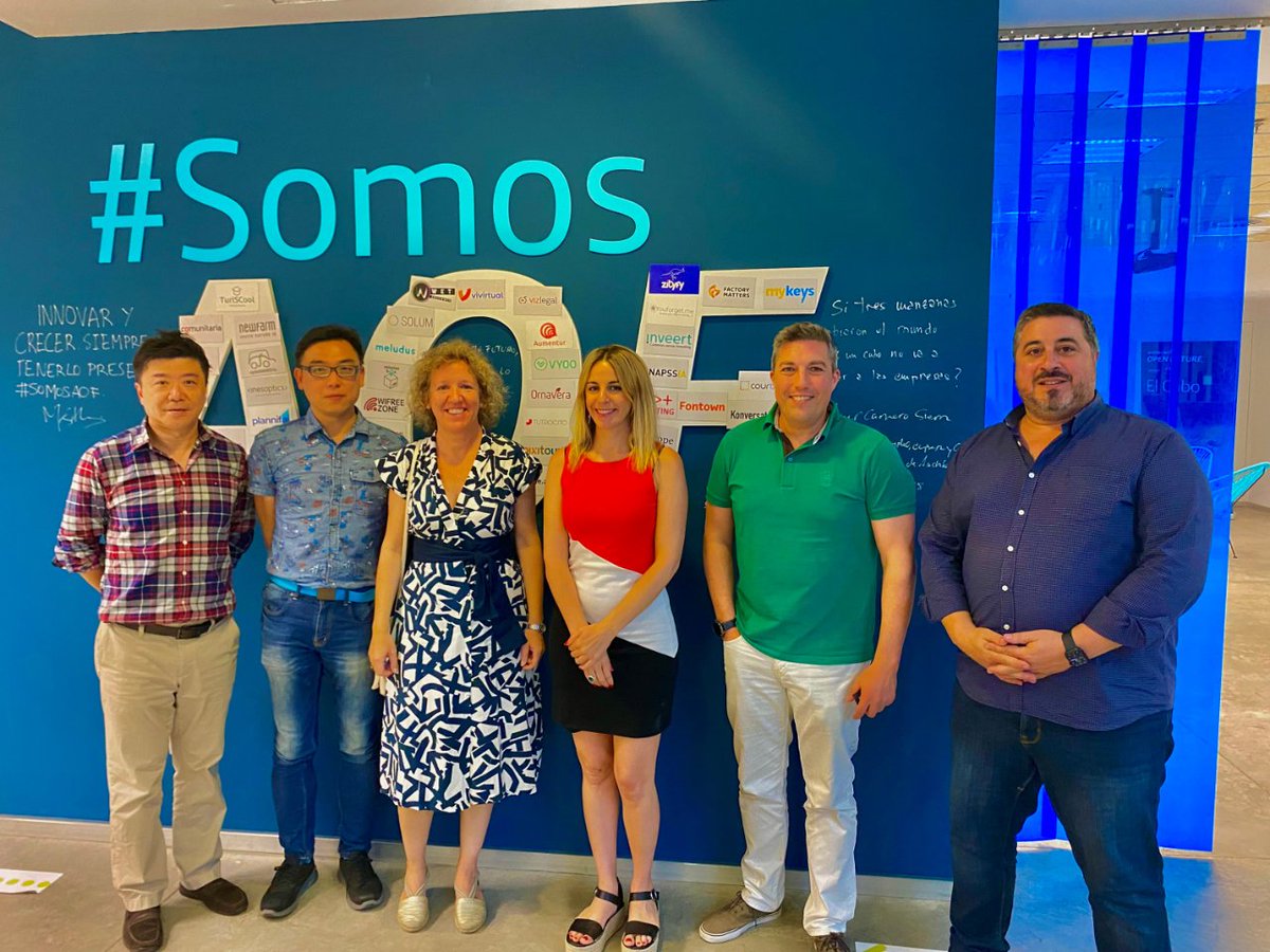 OpenFuture_And's tweet photo. Hoy hemos recibido la visita de la #startup `Chainis Khan` de Hong Kong de la mano de @IDEAJunta en #ElCubo. Mañana continuarán su recorrido en #LaFarola. Le hemos podido contar nuestro programa de #aceleración con más de 8 años de experiencia. ¡Bienvenidos a #SOMOSAOF! https://t.co/o8vTahOSCw