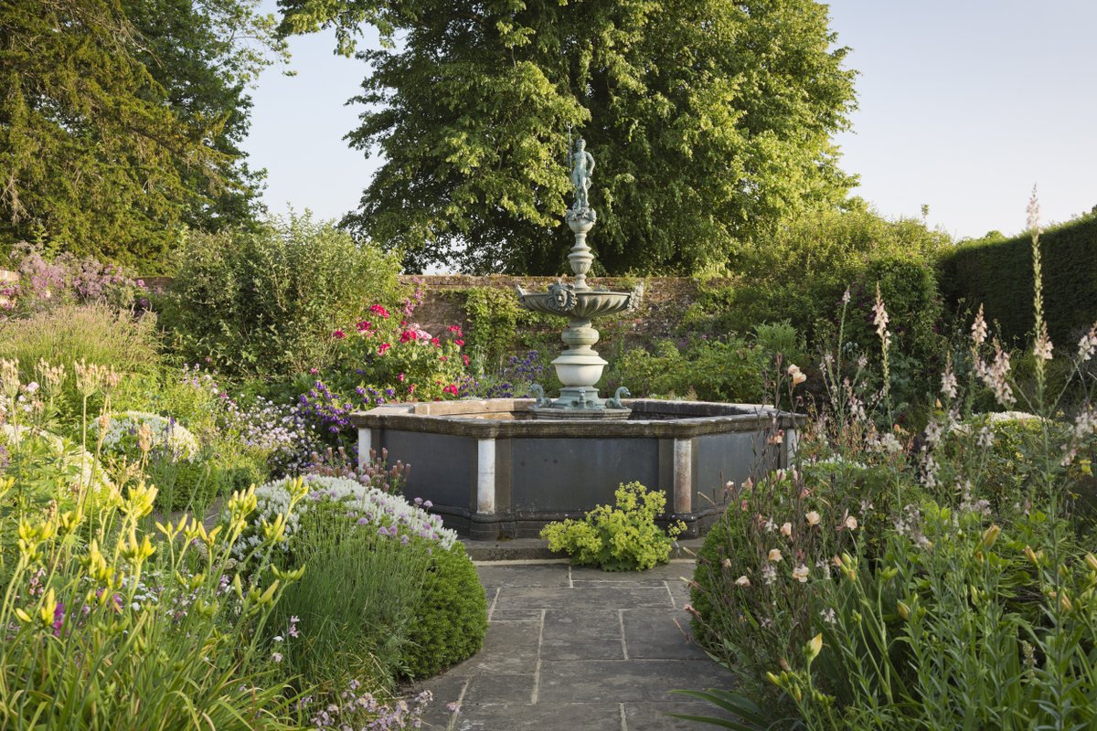 Woolbeding Gardens tweet media