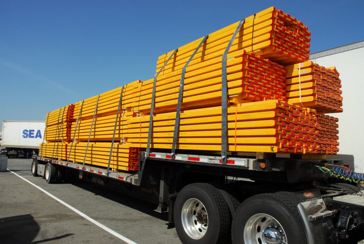 Todaystrucking's tweet image. June 6 is #SecureYourLoadDay. Do you understand the pitfalls of #cargosecurement rules? They can actually differ, depending on the side of the border you're on. trucknews.com/features/bewar… @CVSA #trucking