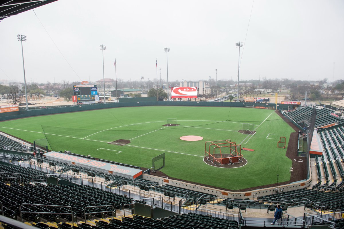 FieldTurf's tweet photo. Off to the @NCAABaseball super regionals! Congratulations @Vol_Baseball, @NDBaseball & @TexasBaseball 🏟️⚾️🇺🇸 Team @FieldTurf #DoublePlaySeries, thank you for your trust 💪
-
#collegebaseball #NCAABaseball #youthbaseball #baseball #baseballcoach #collegeworldseries https://t.co/toA0zb4old