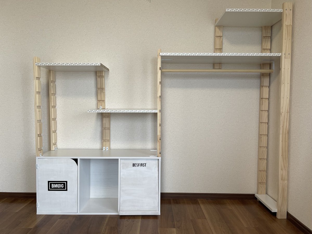 toyari825's tweet photo. DIY初心者coupleで製作していた
BMSG棚完成しました👏✨

これを毎日眺められるなんて幸せすぎる😻

#BMSG
#BEFIRST
#BMSGハンドメイド部 
#DIY https://t.co/4DBCKJz5kx
