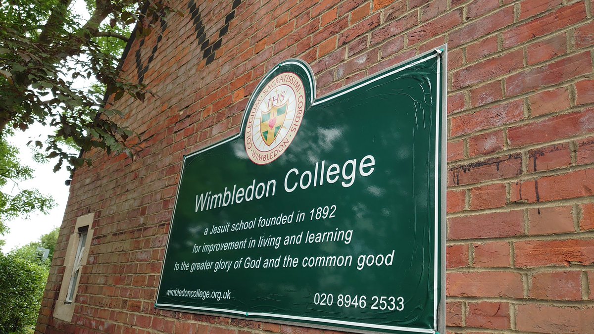 FirstGiveAR's tweet image. After a weekend of cakes,sausage rolls, flypasts and parades, it's good to be at @Wimb_Coll for a year 8 @FirstGiveUK assembly! Another great group of young people will engage with social issues, local charities and will grow in confidence too!!
@JPFoundation 
#youngleaders