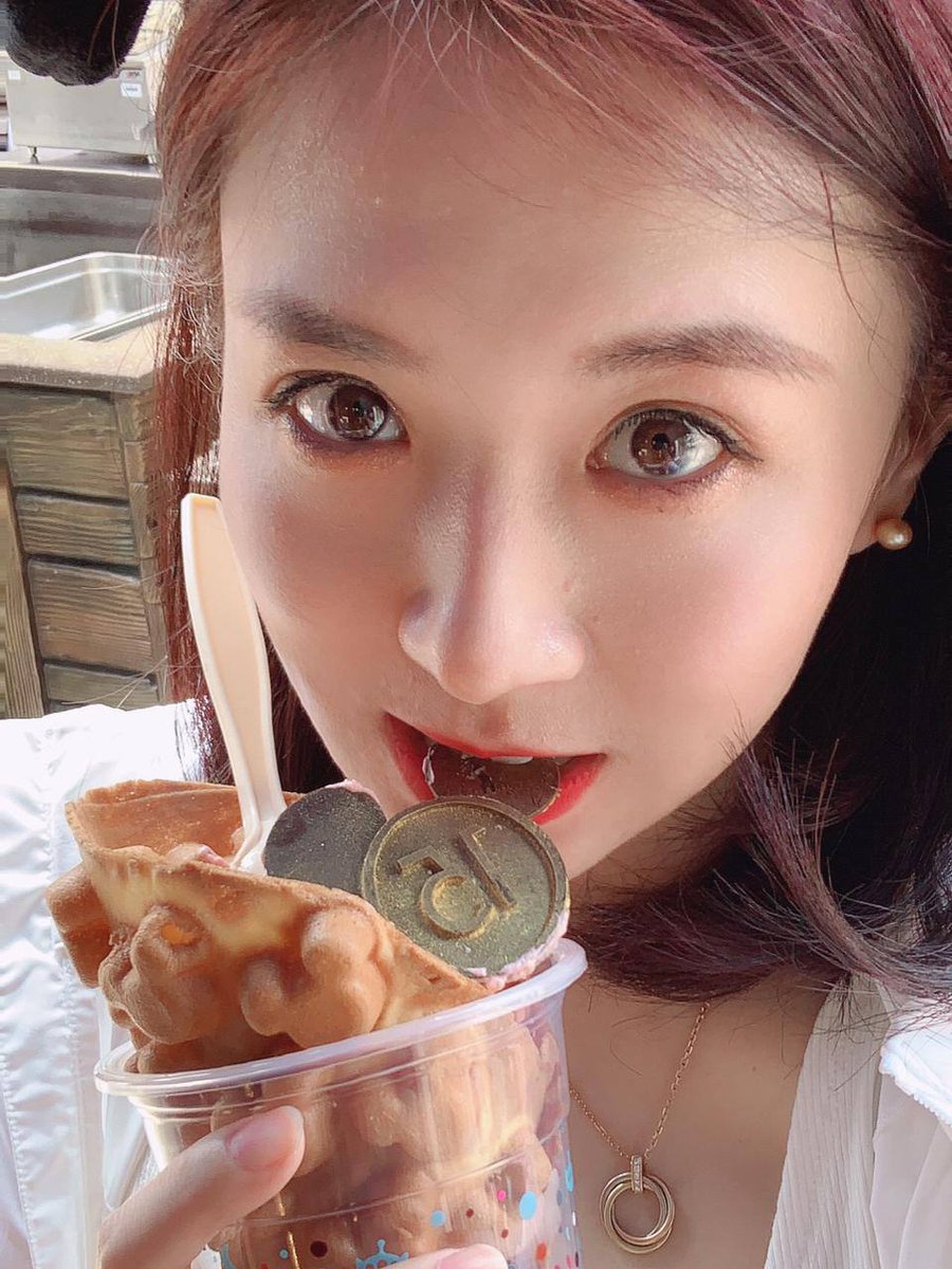 What is life, is life a drama, an adventure, a dream, an illusion? In fact, life is the process of Sisyphus repeatedly pushing the big boulder up the top of the mountain.