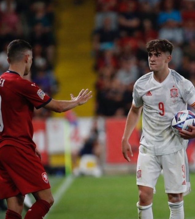 Dudo que exista alguien al que le guste más que a mí el carácter que muestra Gavi en el campo. 
Ahora bien, manteniendo ese carácter, no menos cierto es que debe tratar de entrenar la mente para reducir un poco, para evitar rojas futuras y también lesiones muy graves en sí mismo