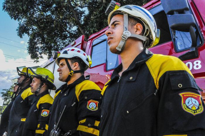 A los compañeros del #MININTCuba, nuestras felicitaciones y todo el reconocimiento por el trabajo que desempeñan, entregados en cuerpo y alma a la defensa de #Cuba y su tranquilidad.

Lo dijo el General de Ejército: ustedes son un «baluarte imprescindible de la Revolución Cubana»