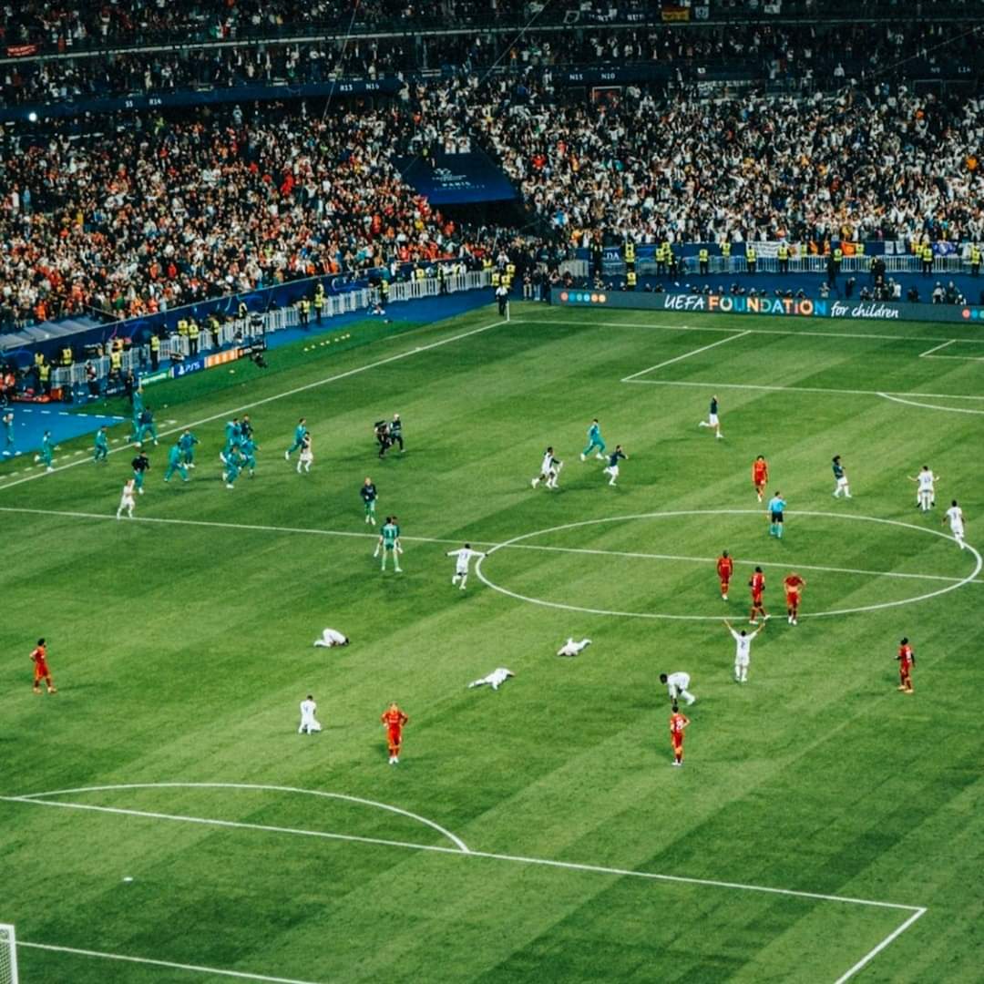 AdriRM33's tweet photo. Momento exacto tras convertirse el Real Madrid en campeón de Europa.

📸 FOTÓN. https://t.co/kKd5R4r9sZ