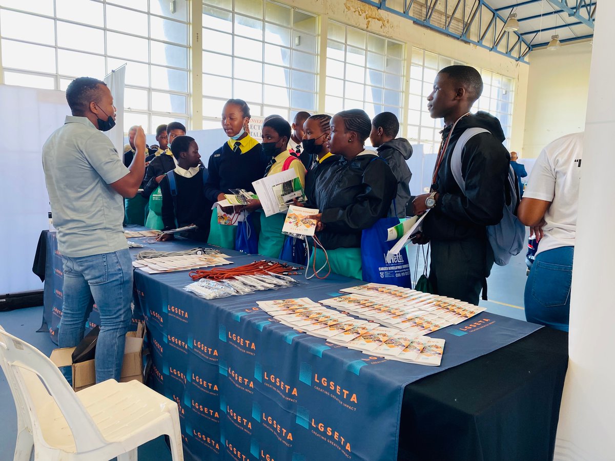 LGSETA_official's tweet photo. LGSETA representative addressing learners at the WorldSkills South Africa Career Festival in the Ugu District Municipality in Port Shepstone.

#WSZANationalCompetition2022
#CareerDevelopmentServices
#LGSETA #CreatingGreaterImpact https://t.co/rXhaauFquh