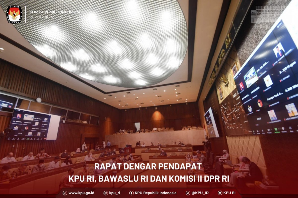 KPU_ID's tweet photo. #TemanPemilih, Ketua KPU RI Hasyim Asy'ari, Anggota KPU RI, Idham Holik, Parsadaan Harahap, Betty Epsilon Idroos, August Mellaz, Yulianto Sudrajat, Mochammad Afifuddin, bersama Sekretaris Jenderal KPU RI Bernad Dermawan Sutrisno menghadiri Rapat Dengar Pendapat (RDP) bersama — https://t.co/WHSFaDbHwU