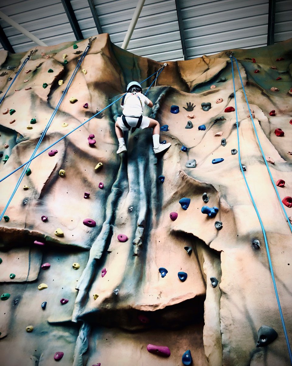 SJBWindsor's tweet photo. #SJBMiddleSchool climbing club has been hugely successful this term! We've got our very our own 'crab man' who developed a unique climbing style that gets him to the top at an impressive speed. π¦β°οΈπ§ββοΈ
#SJBactive #SJBfun #SJBsport
@SJBsportsdept https://t.co/zogv4sdQv7
