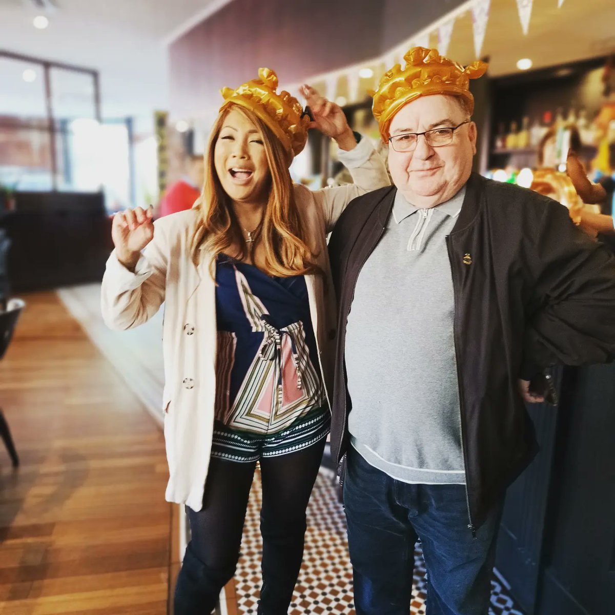 BostonArms's tweet image. Queen Lizzie was doing the rounds this weekend at the Boston Arms. 👑

Pouring pints, taking selfies and listening to all you beautiful people sing Sweet Caroline at Karaoke, she's had a whale of a time.