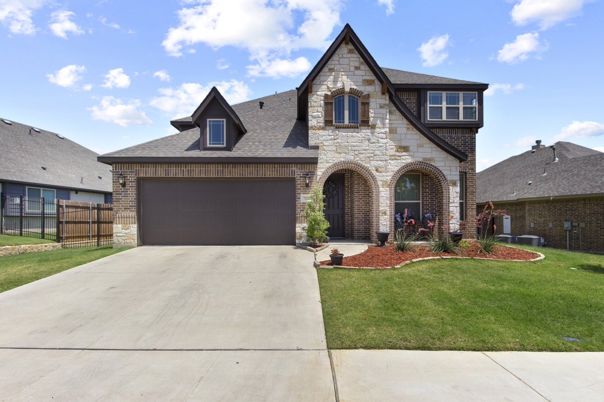 Trelee__'s tweet photo. Take a look at my listing in Crowley, Tx! 🤠 

List price: $445,000

• 5 Bedroom
• 3.5 Bathroom

Message me for more information or private tours. https://t.co/0ivU312VFM