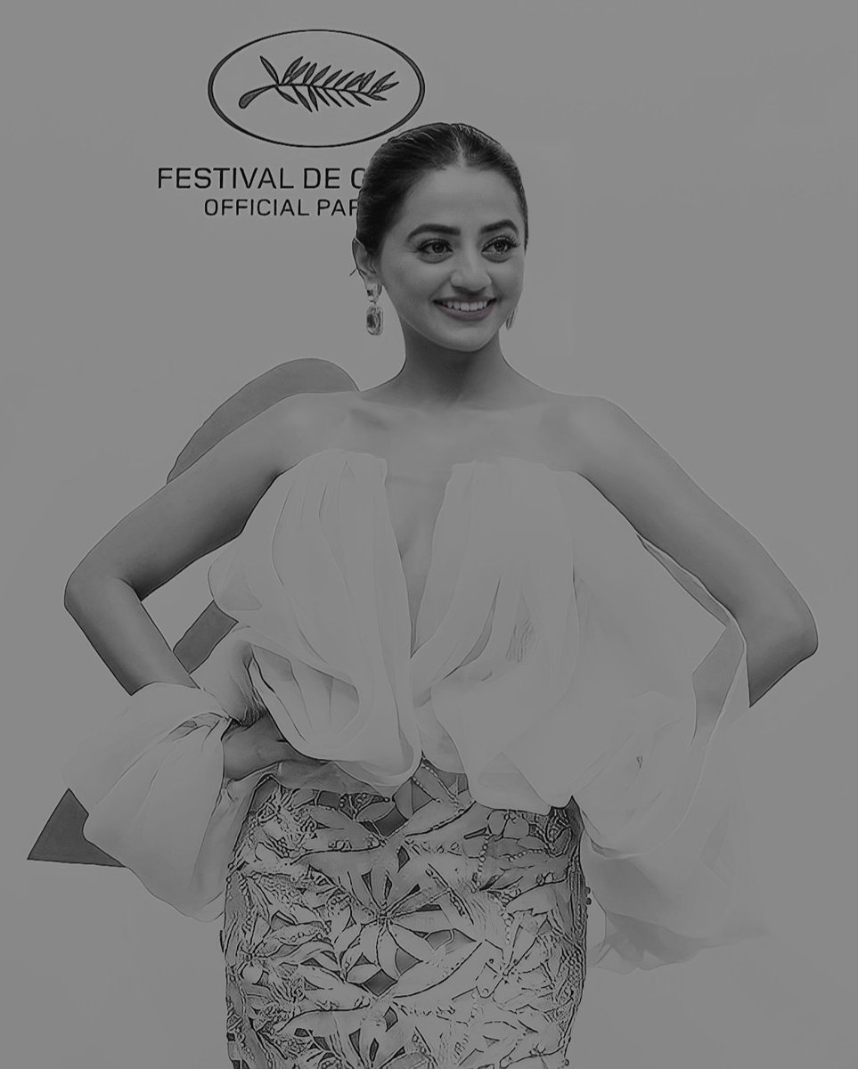 No one in this world has a smile like my daughter 🧜🏻‍♀️🤍

#HellyShah #HellyHolics  #HellyKeLog 
#hellyshahatcannes
#hellyshahatcannes2022