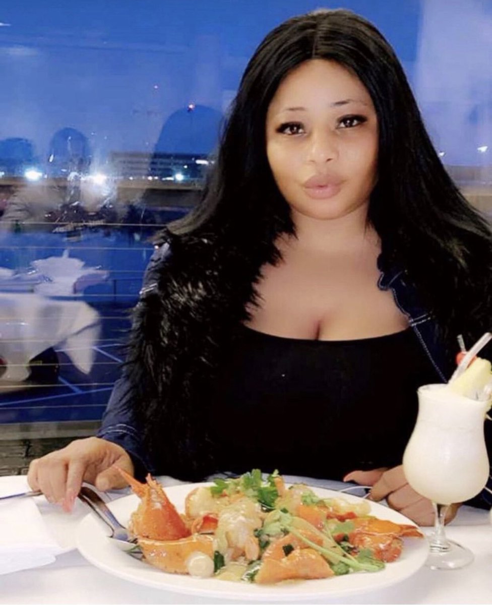 Gistloversblog1's tweet photo. Ladies stop ki.lling yourselves all because of a man , these men don’t care, to think this lady use to be my followers, Temmy diamond,active sef , she just lost her life due to gastric bypass surgery… https://t.co/cC6WHYnq00
