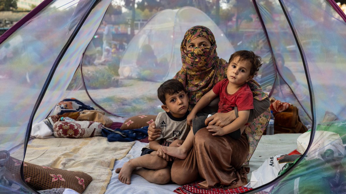 vjaken's tweet photo. Thread: 
The crisis in #Afghanistan is evolving into a catastrophe of choice as the policies of intl donors designed to economically isolate the #Taliban are simultaneously collapsing the Afghan economy &amp; pushing nearly 20 million Afghans into a state of acute food insecurity. https://t.co/BIKJMJw1ij