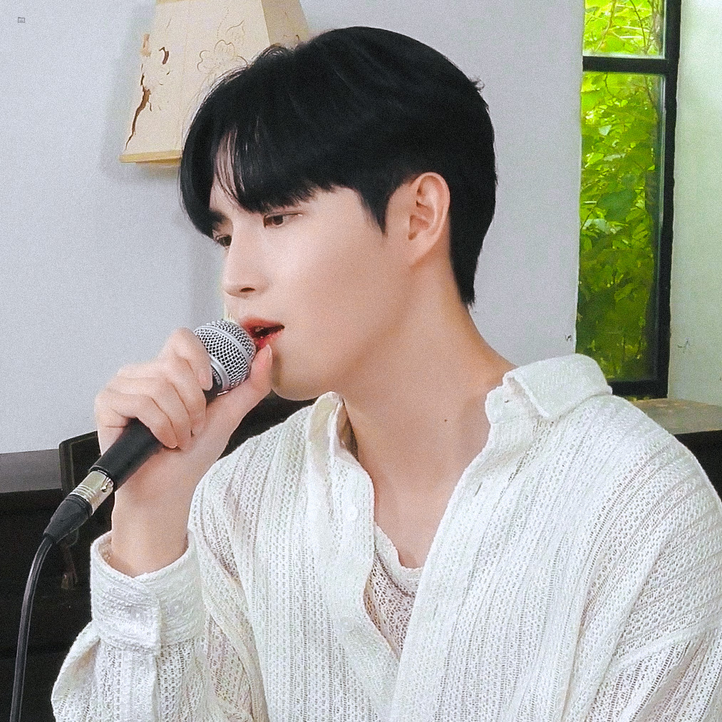 recording_hwan's tweet photo. ...🐌

220606 달팽이 라이브클립
#김재환 #재환 #KIMJAEHWAN #jaehwan https://t.co/L2vaS78Amq