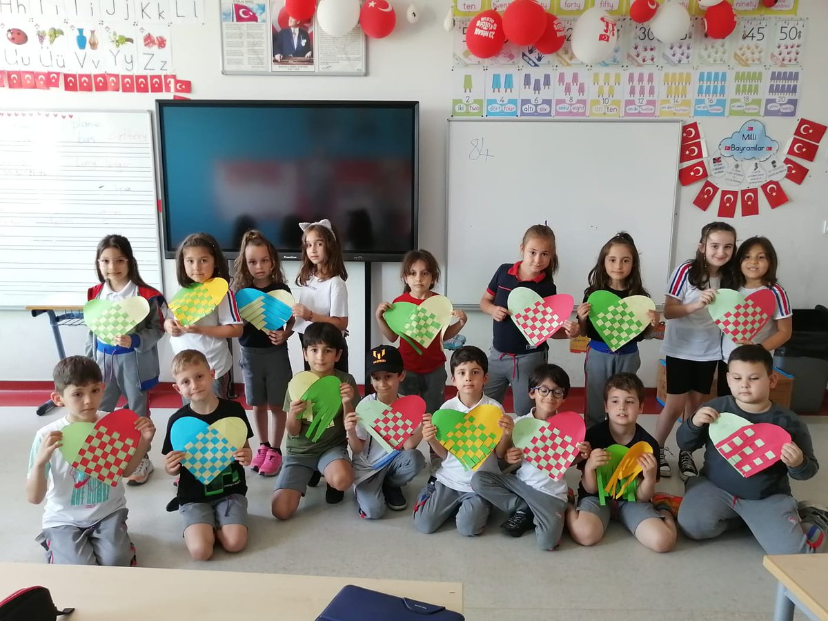 Bahcesehir_Sam's tweet image. 1.Sınıflar Stem dersinde Susam&apos;ı mutlu etmek için duvarlarını ve tavanını örüntüyle süslediler.
#STEMjunior #STEMg @ErkenCocukluk @SencerCorlu @benaykaragz @cuneytd1 @mserhankal