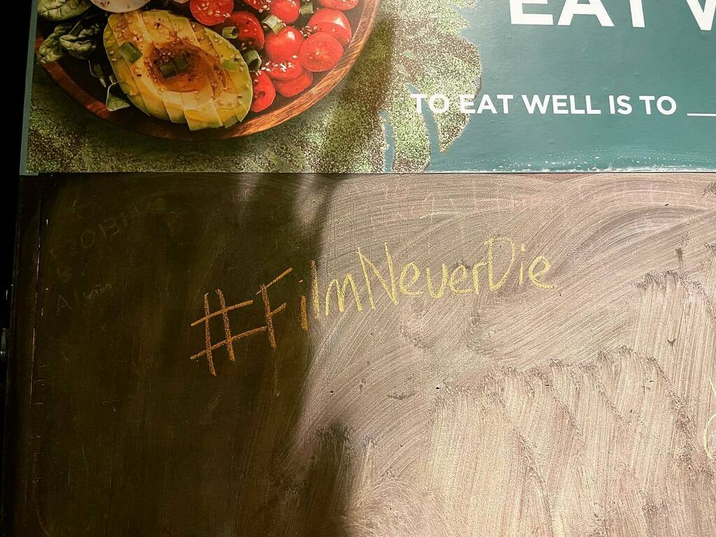 jimtkm's tweet image. 06.06.2022 - #FilmNeverDie instagr.am/p/CedmG0pvhpa/