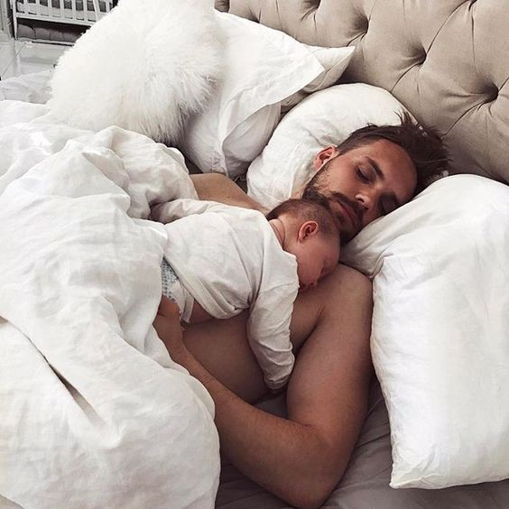 LuaPhillip's tweet image. Fotos que o Logan me manda quando leva  a pequena pra dormi com ele.

Tão piticos.🥺🤏🤍🤎