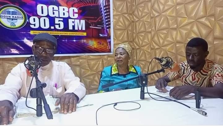 ogscofedcoop's tweet photo. Alajẹsẹku Alajumọse Alafọwọsowọpọ Kari Aye @OGBC905FM 🗒️Mon., 06/06/2022 with Olumuyiwa Bamgbose, Mrs. J. Ola Bisiriyu and @Iam_adeyemmie
🗣️ Importance of paying Dividend to Members in #Coop Society & many more
📷https://t.co/k4ds43nf9N
#WeAreCoops #OGSCOFEDRadioProgram https://t.co/ZjlOov23HL
