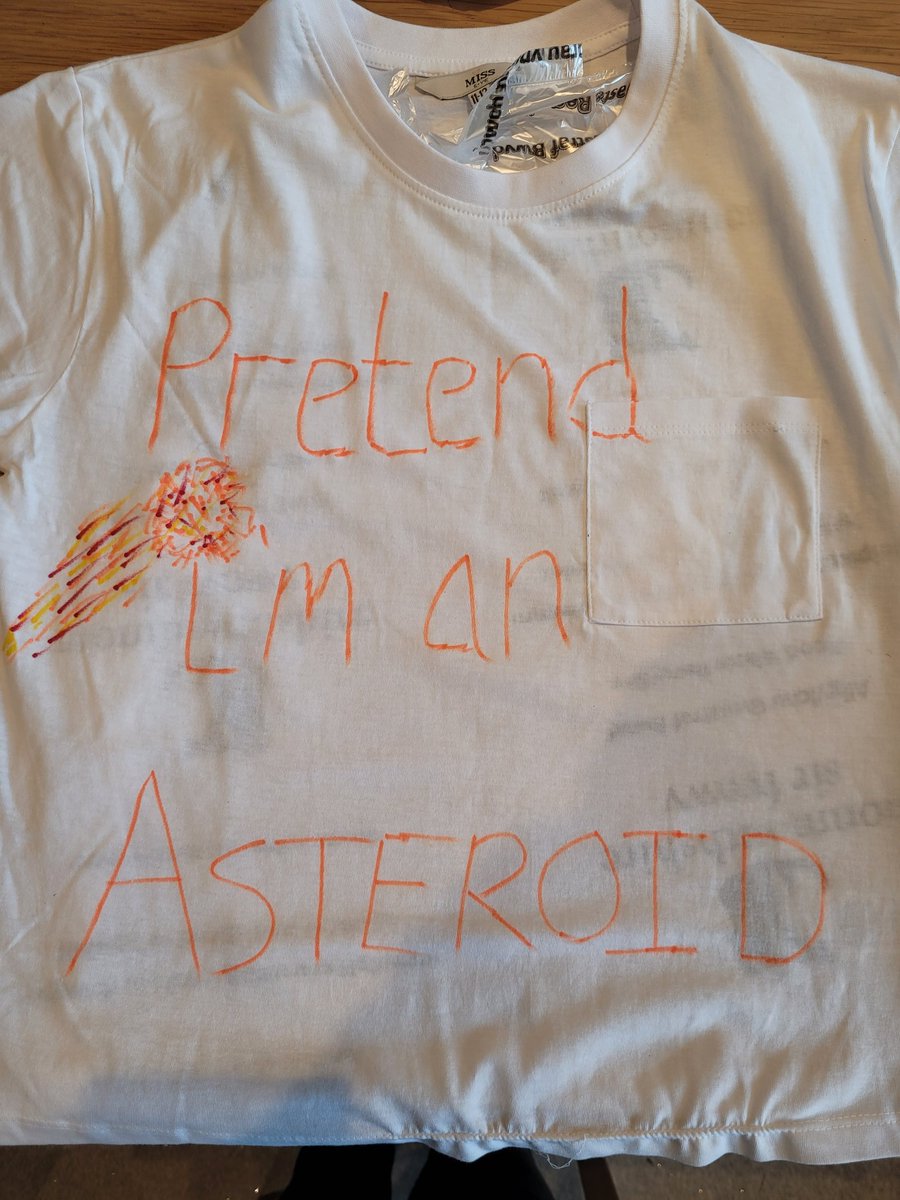 just_staceyPics's tweet photo. #SpaceDay at school and she wants to be an asteroid...... hold my pint 🤣🤣 #MumWin #DIY #PintrestGotNothingOnMe https://t.co/8LNdiKATRO