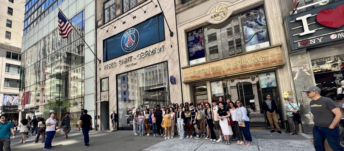 KCiringione's tweet photo. UC French / Art combo trip had the most amazing day on our Sunday Funday NYC adventure at Le District, PSG soccer flagship store, Albertine - French bookstore, and the Met - so many French artists to see! #lefrançaischeznous @unioncatholichs https://t.co/HikUq6HLW2