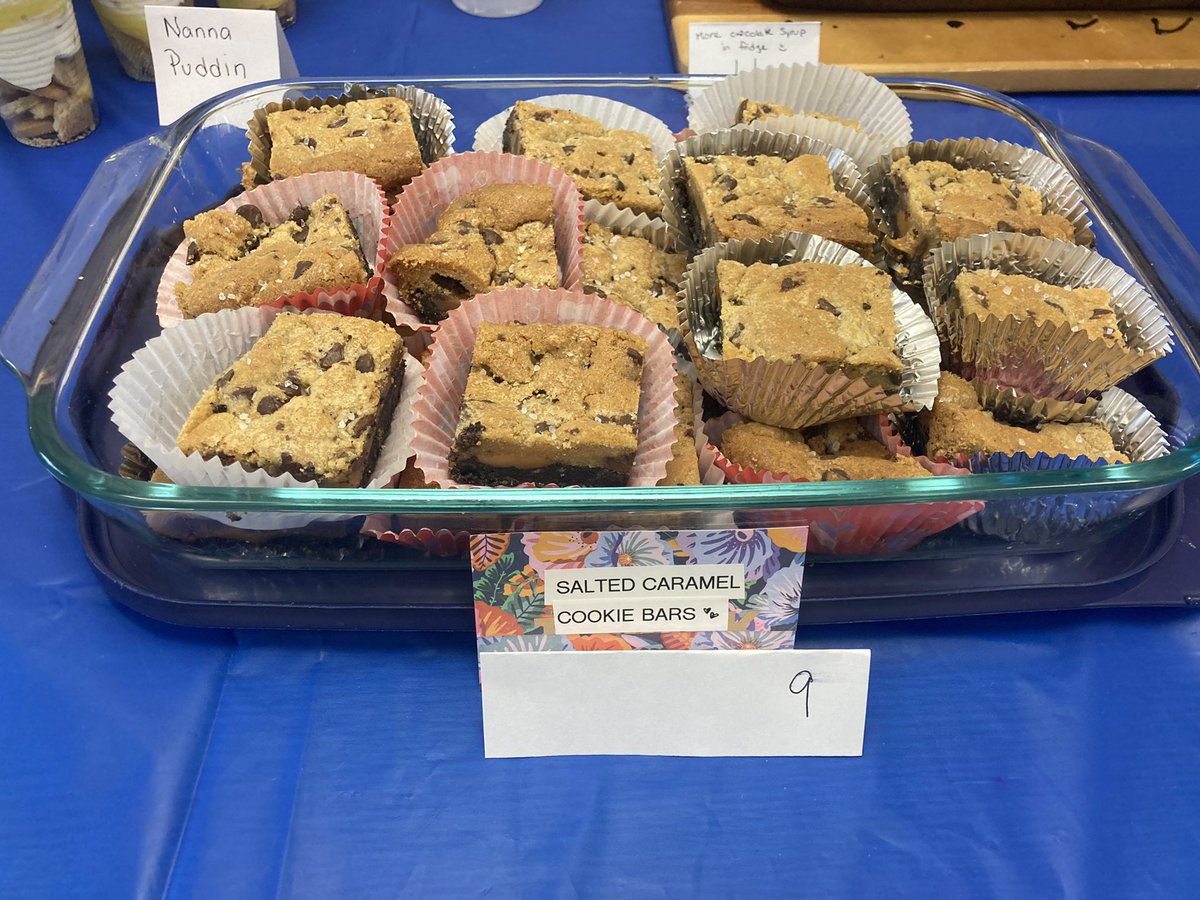 BrennaFarrell9's tweet photo. Colebrook dessert challenge is ON! #alwaysbettertogether @WestIrondequoit https://t.co/xEVL4FyNaA