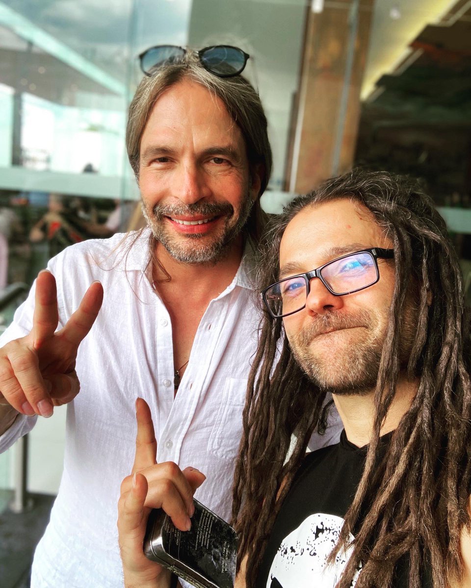 bernaquintanar's tweet photo. Un honor haber compartido escenario con tan grandes músicos en el cumpleaños de Sergio Vallin guitarrista de @manaoficial https://t.co/agbLKgKEUn