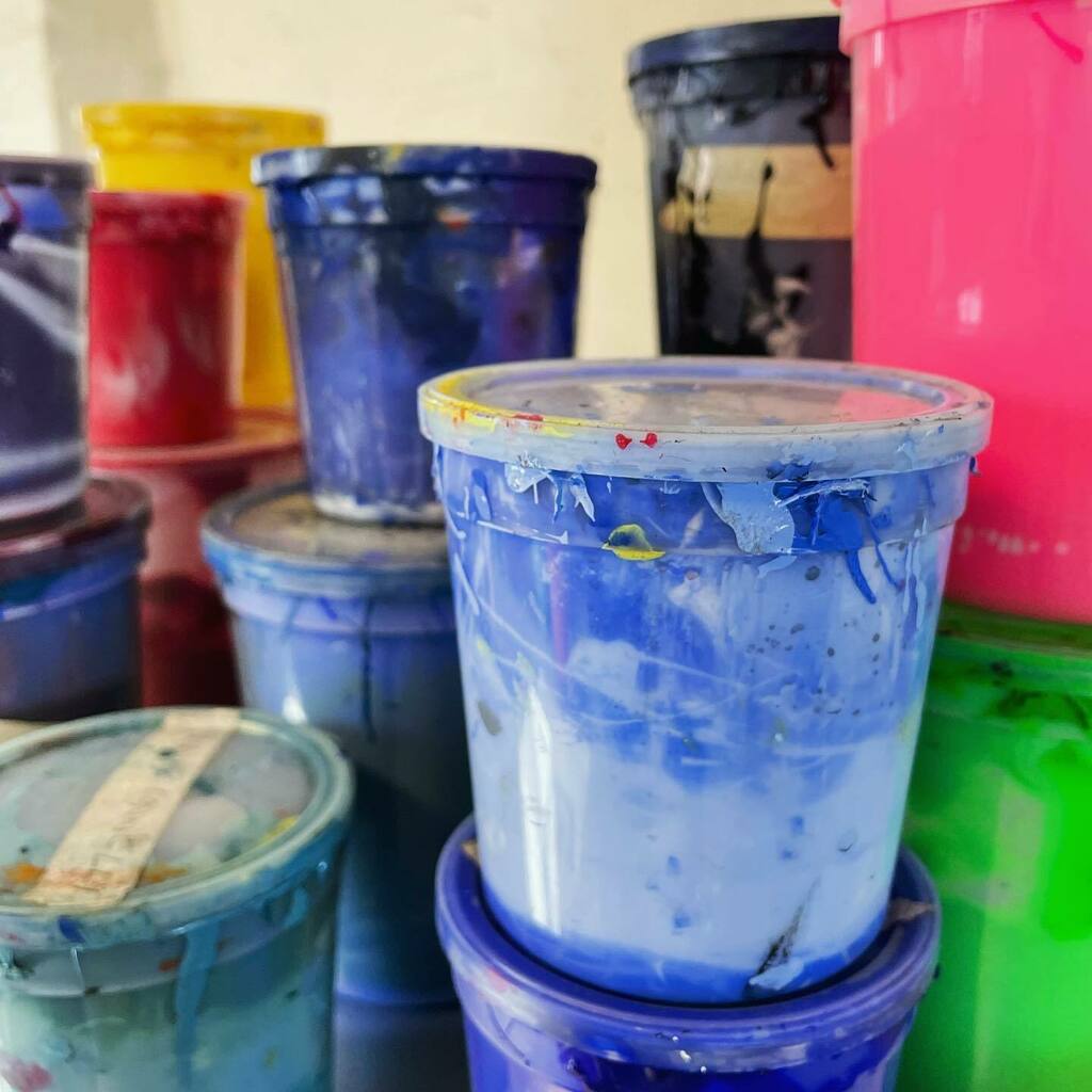 ohforprintsake's tweet photo. Pots of printing joy 🔵🟣🟢🟡🔴
.
.
.
.
#printmaking #printmakingink #screenprinting #screenprintingink #screenprintinglife #ink #inkpots #colour #coloursgalore #colourful #colourpalette #behindthescenes #popmembers #artstudio https://t.co/hNqFqloJ8A https://t.co/e8F4Qj2Gnp
