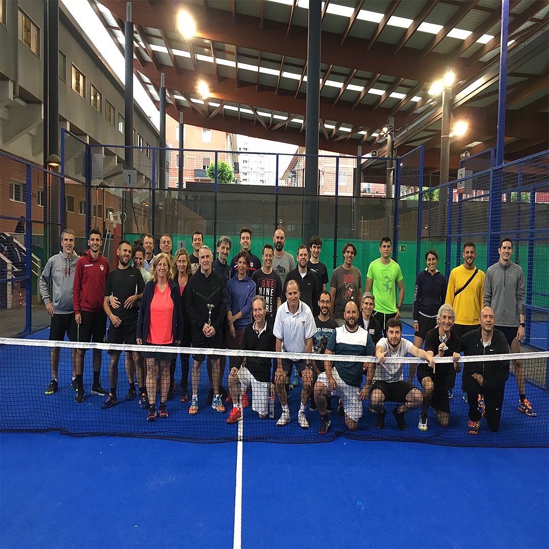 Mikel_Padel's tweet photo. Torneos INTERCLASES Padel Verano 2022 🏆!! Enhorabuena a Ganador@s y agradecimientos a tod@s los participantes asi como tambien a @Guedan_ServDep @VARLIONBRAND @CocaCola_es por su colaboración-patrocinio en premios y sorteos 👏🎾   #varlion #bilbao #padel #cocacola https://t.co/JNKOORfr6Q