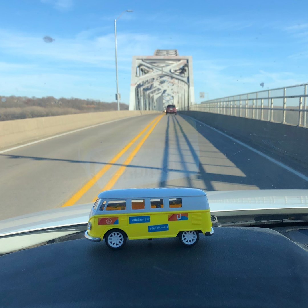 UnitronUS's tweet photo. Over the river we go!
The microbus got to visit Dubuque, Iowa, one of the oldest settlements west of the #MississippiRiver – well, not very far west!
Can the bus reach all 50 states? Share your photos by tagging @UnitronUS and using #OutoftheBlu!
#River #Roadtrip https://t.co/l8QHb7UqtM