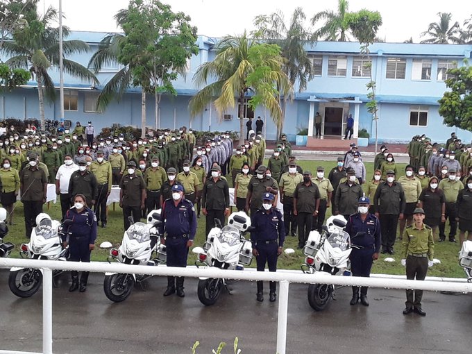 "El cúmulo de tareas y la importancia que constituyen el contenido de trabajo del Ministerio del Interior es tal, que no resulta fácil sintetizarlas en pocas palabras". Fidel Castro Ruz. 
!!Felicidades 👏👏a todos nuestros combatientes del MININT en su día !!

#MININTCuba #Cuba