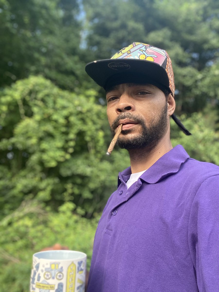 GHOSTii718's tweet photo. Good morning. Blaze up on the raise up. Have my Bustelo as well, ready to kick works ASAP. Have a good one yall
#MondayMotivation #CoffeeWithSirViveEr #WorkFromAnywhere #HRSupport #VirtualAssistant #PuffPuffPassToMyself #RollingStoner #BluntLife #DutchMaster #420Life https://t.co/ntb5j9LLmr