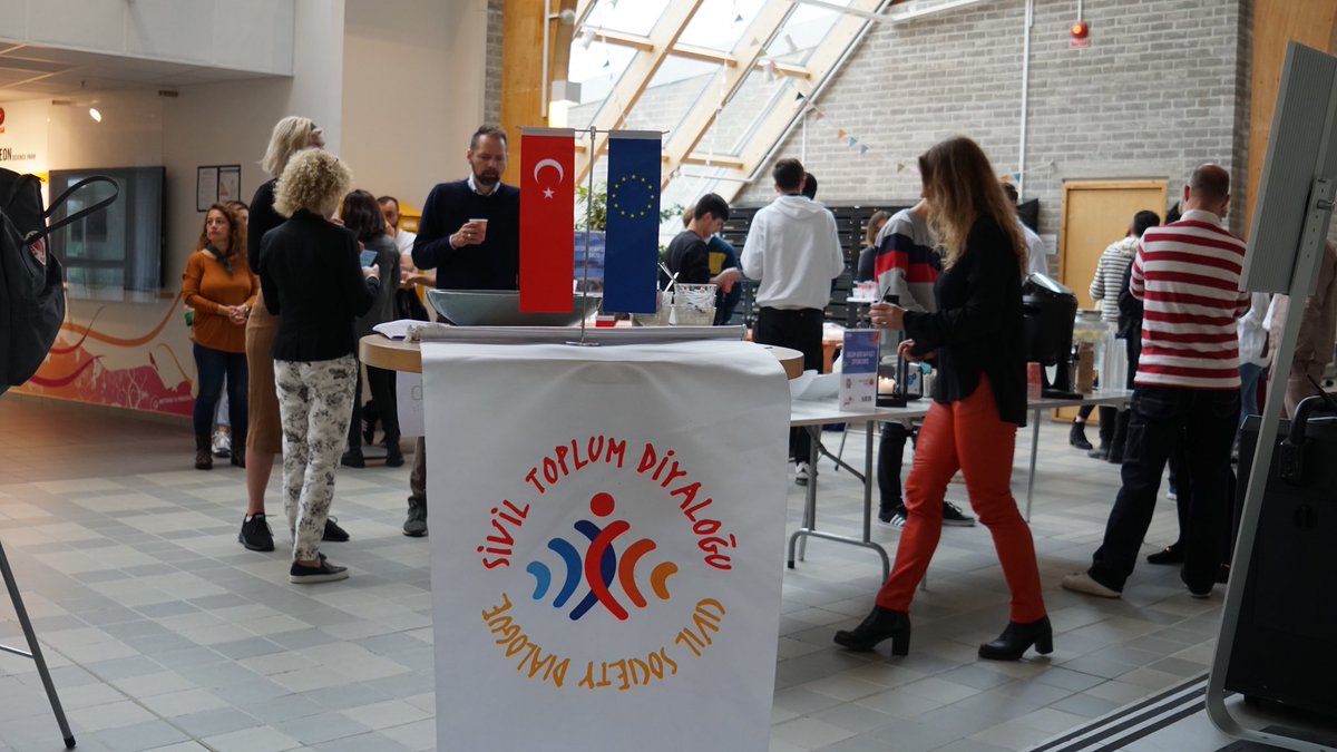 innosocia's tweet photo. INNO-SOCIA projesinin ‘Türkiye’nin AB Üyeliğine Yönelik Farkındalığın Arttırılması’ Semineri proje ortağı, iştirakçisi kurumlar ve çeşitli sivil toplum kuruluşlarının temsilcilerinin katılımı ile İsveç, Lund'da gerçekleştirildi. 1/2

@aygiad 
@agikadaydin 
@tabitbilisim https://t.co/72bfX6wW5v