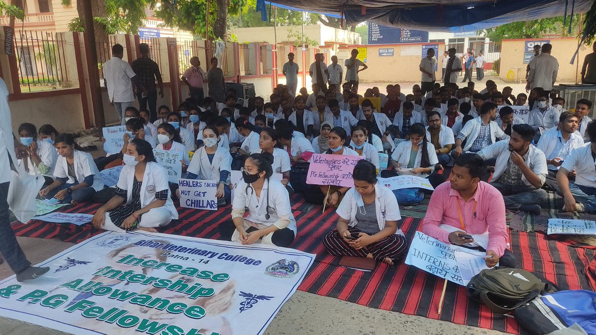 Students of Bihar Veterinary College  are protesting for their rights in the scorching weather. #IncreaseInternshipAllowance 
#BVC_On_Strike
#IncreasePgFellowship
<a href="/Nitishkumar/">Nitish Kumar</a>
<a href="/saravanakr_n/">N Saravana Kumar IAS</a>
<a href="/tarkishorepd/">Tarkishore Prasad</a>
<a href="/ZeeBiharNews/">Zee Bihar Jharkhand</a>
<a href="/presidentVCI/">Dr. Umesh C Sharma</a>
<a href="/nitishkrishna8/">Dr Nitish Bharadwaj</a>
<a href="/PRupala/">Parshottam Rupala</a>
<a href="/drsanjeevbalyan/">Dr. Sanjeev Balyan</a>