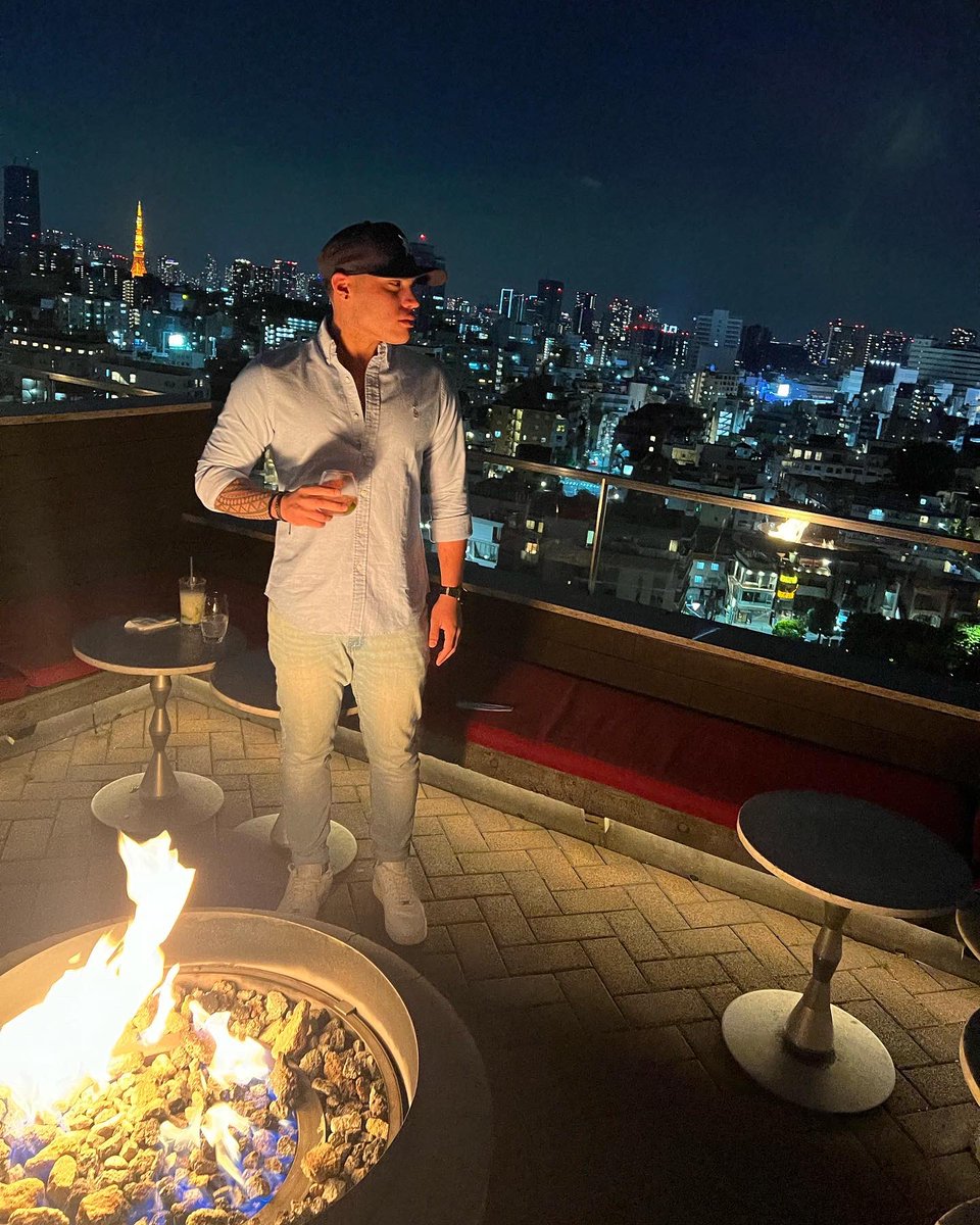 Cacerated's tweet photo. Enamorado de las noches en Tokyo https://t.co/2B8DEUw1mo