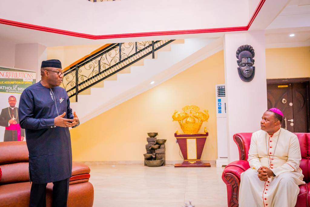 BrightJaye's tweet photo. Governor Fayemi visits Ondo state today after the unfortunate attack on a Catholic Church by some gunmen yesterday. https://t.co/T2UybSRrdq
