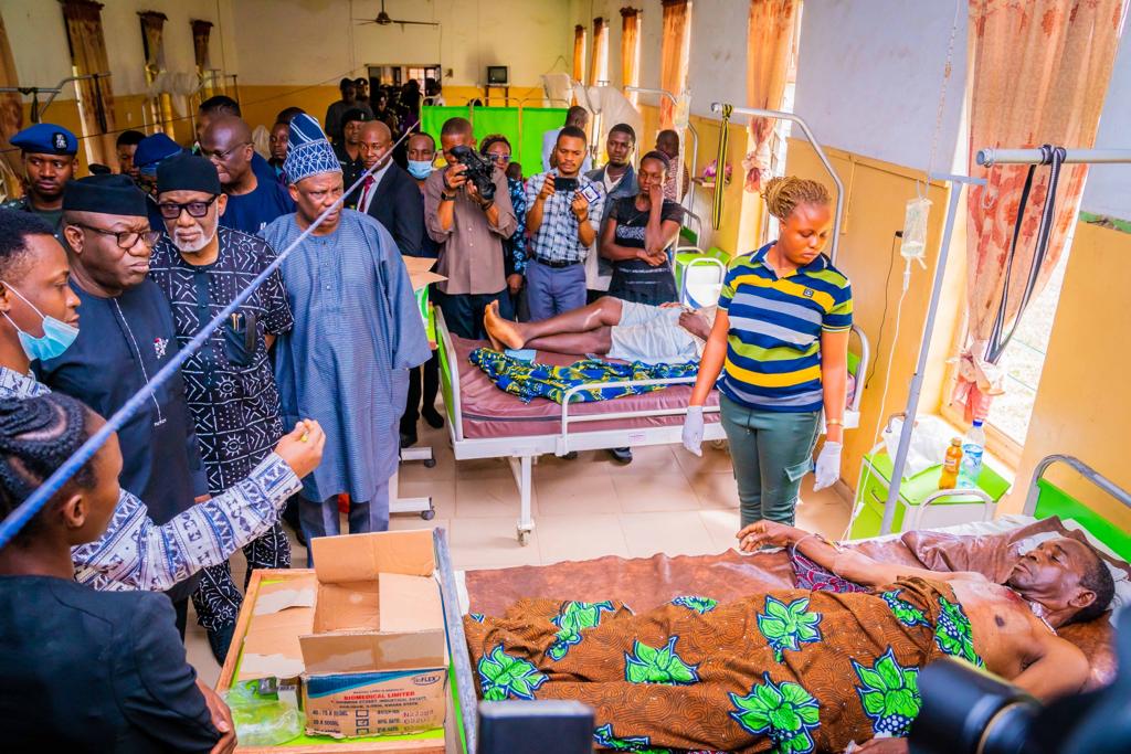 BrightJaye's tweet photo. Governor Fayemi visits Ondo state today after the unfortunate attack on a Catholic Church by some gunmen yesterday. https://t.co/T2UybSRrdq