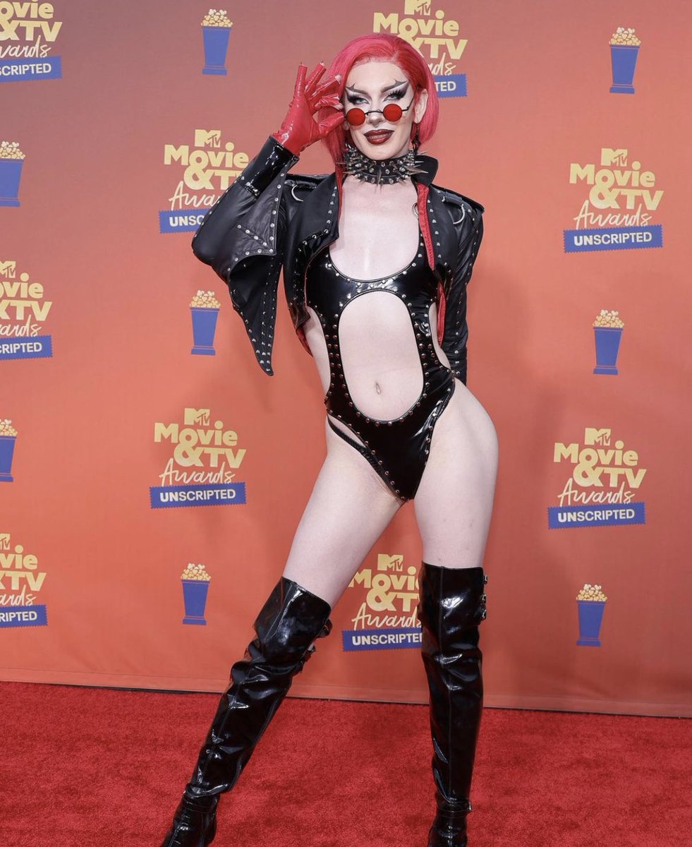 derekreadsX's tweet photo. Madelyne Pryor at the hellfire gala realness https://t.co/QU88qcGSPe