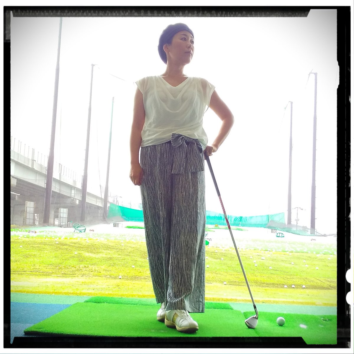 RikkoSato's tweet photo. Kimono pants, beret and me at the golf range⛳😊
https://t.co/MxLZzfxtPY

#kimono  #silkpants #kimonopants #kimonoberet #beret #golfrange #golfwear #kimonoremake #silkberet #handmade #SatoRikko #kimonolover #Millinery #40sfashion  #50sfashion #golflover #comfortableclothes https://t.co/HhyjSwgq4R