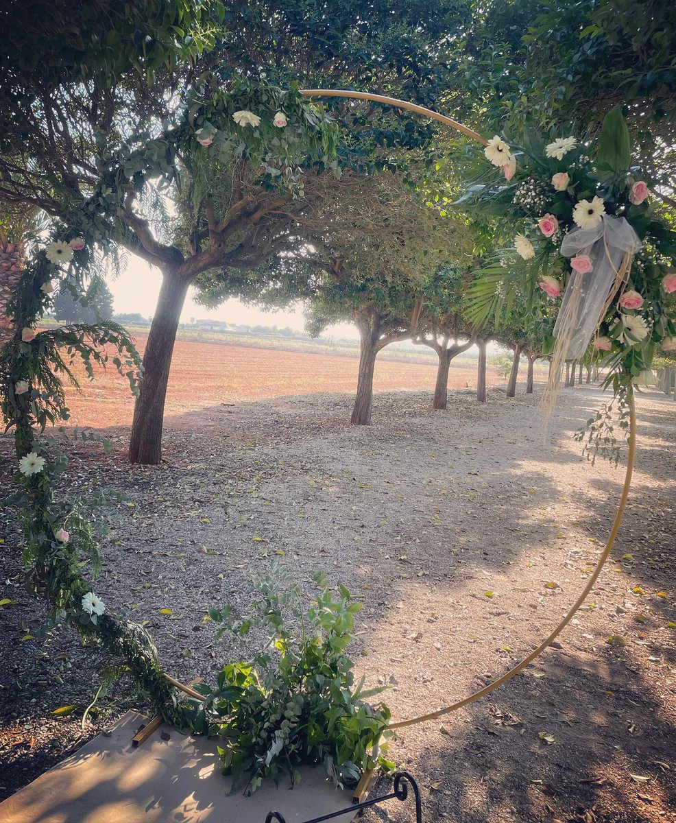hispaniarest's tweet photo. 🎉🥂🍽𝔹𝕆𝔻𝔸 ℂ𝕀𝕍𝕀𝕃 🎉🥂🍽 
 👰🏻🤵🏻‍♂️👰🏻🤵🏻‍♂️
⭕Celebraciones en ➡ 𝙈𝙖𝙨𝙞𝙖 𝙙𝙚 𝙡𝙖𝙨 𝙀𝙨𝙩𝙧𝙚𝙡𝙡𝙖𝙨 ✨ 
Decoración y Fotos 📷👉 #dulcefantasia
ℹ ☎ 960 442 200 Ext 2  
📍 Cmno Sta Ana a Paiporta s/n Catarroja (Valencia)
#bodacivil 
#boda #bodas #masia #masias #Eventos https://t.co/SfTMP4nGwN