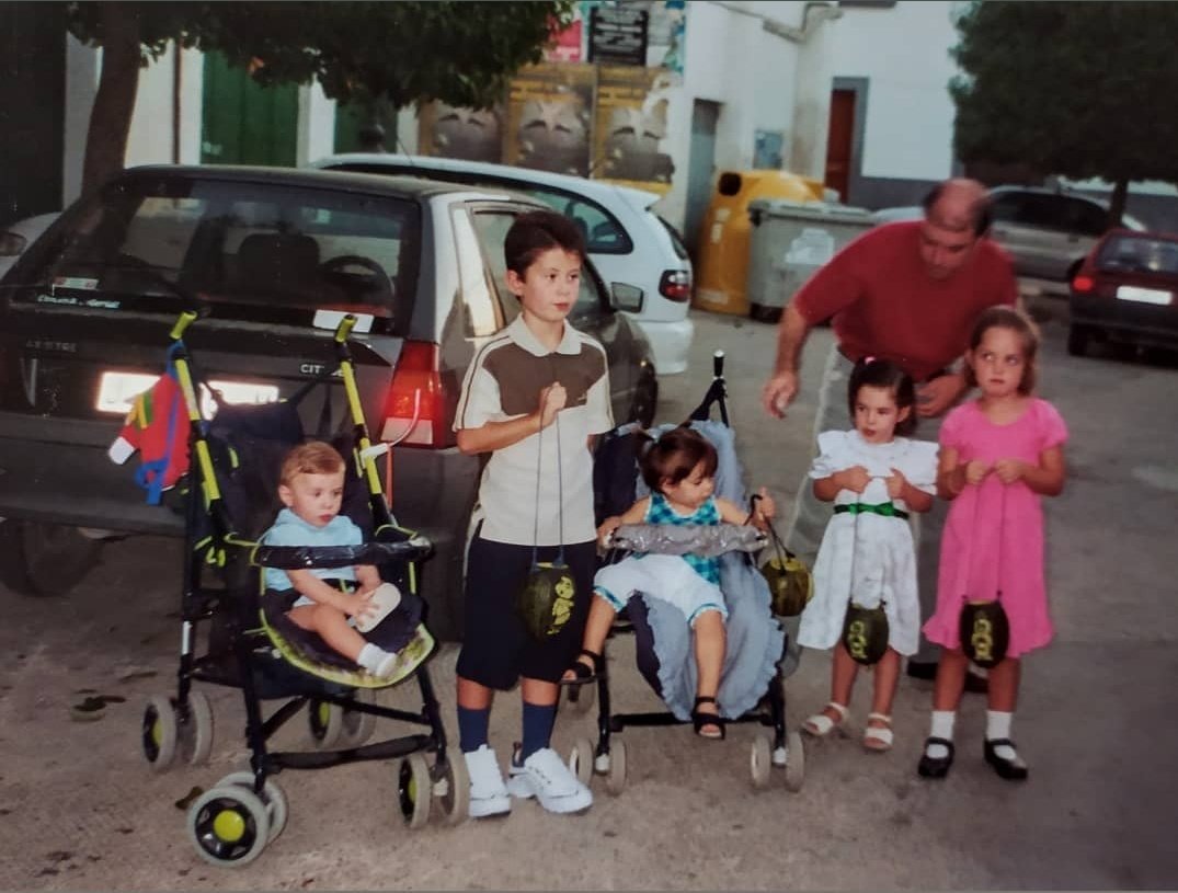 Sara01SV's tweet photo. la amistad entre primos >>>> https://t.co/eHfQtX4GFN